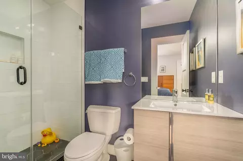 Bath - 71 U St NW #2, Washington, DC 20001 photo 4 of 5