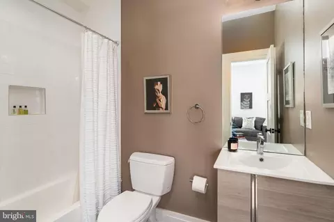 Bath - 71 U St NW #2, Washington, DC 20001 photo 1 of 5
