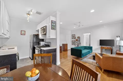 2325 42nd St NW #104, Washington, DC 20007