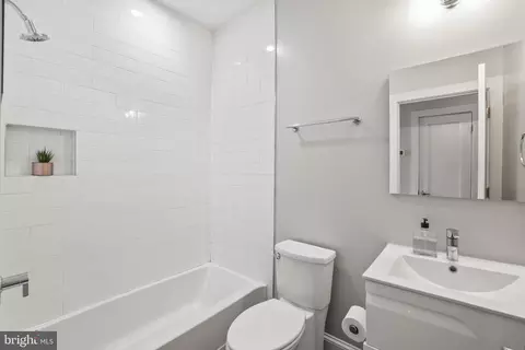 Bath - 2221 M St NE #PH1, Washington, DC 20002 photo 4 of 4