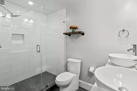 Bath - 2221 M St NE #PH1, Washington, DC 20002 photo 1 of 4