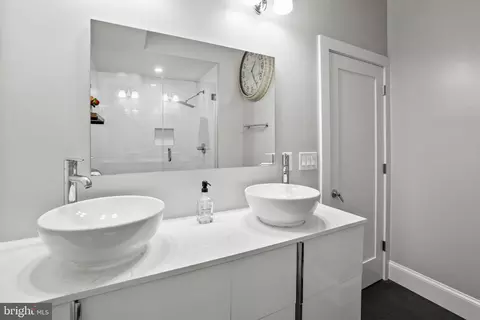 Bath - 2221 M St NE #PH1, Washington, DC 20002 photo 2 of 4