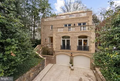 4613 Charleston Ter NW, Washington, DC 20007