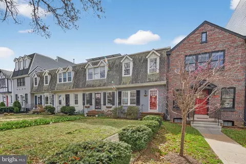 3624 T St NW, Washington, DC 20007