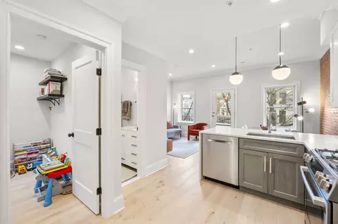Entry Way - 2150 Florida Ave NW #PH4, Washington, DC 20008 photo 4 of 6