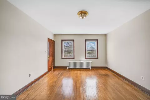 Living - 220 21st St NE, Washington, DC 20002 photo 5 of 6