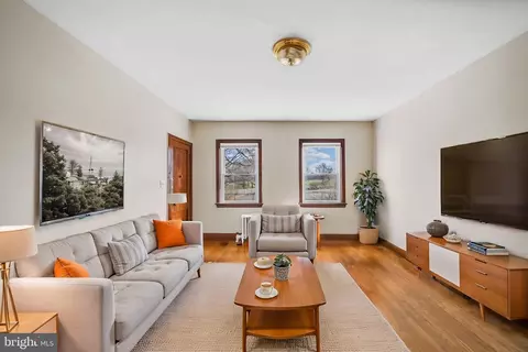 Living - 220 21st St NE, Washington, DC 20002 photo 6 of 6