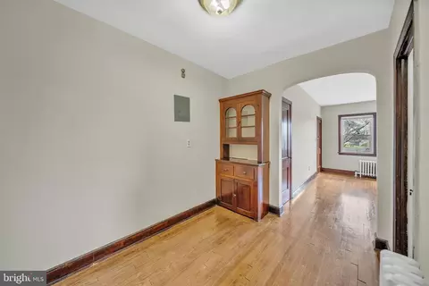 Entry Way - 220 21st St NE, Washington, DC 20002 photo 3 of 8