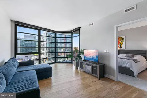 1300 4th St SE #711, Washington, DC 20003