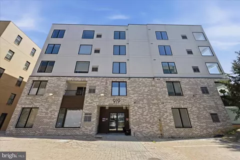 919 12th St NE #404, Washington, DC 20002