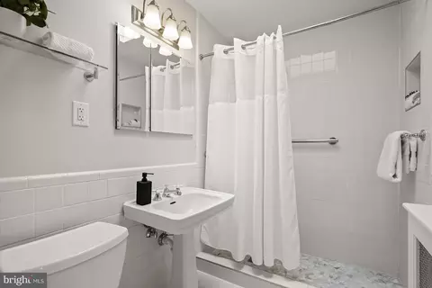 1807 37th St NW, Washington, DC 20007 photo 17