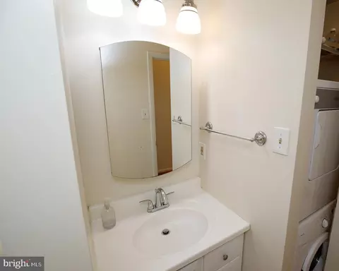 Bath - 1434 Potomac Ave SE #4, Washington, DC 20003 photo 1 of 2
