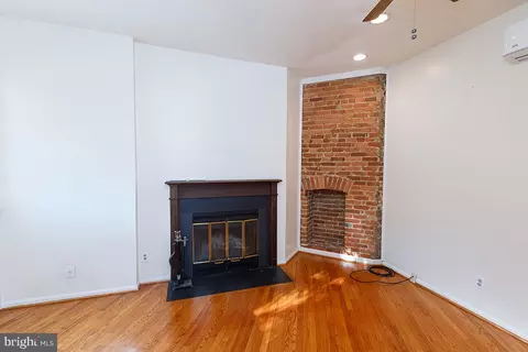 Living - 1434 Potomac Ave SE #4, Washington, DC 20003 photo 3 of 5