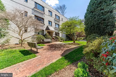 3827 Davis Pl NW #5, Washington, DC 20007
