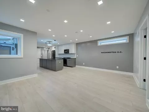 Living - 615 15th St NE #1, Washington, DC 20002 photo 3 of 4