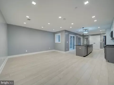 Living - 615 15th St NE #1, Washington, DC 20002 photo 4 of 4