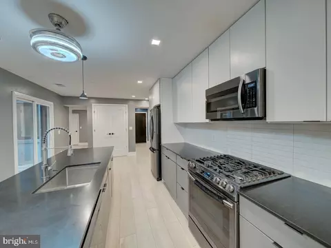 Kitchen - 615 15th St NE #1, Washington, DC 20002 photo 4 of 6
