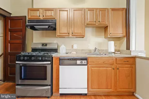 1734 A St SE, Washington, DC 20003 photo 7