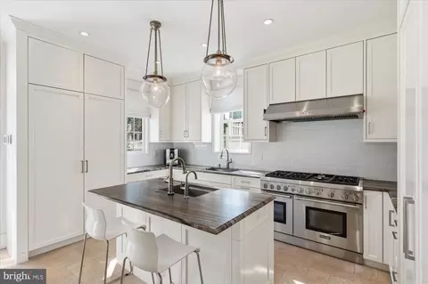 1615 35th St NW, Washington, DC 20007 photo 14