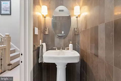 1615 35th St NW, Washington, DC 20007 photo 17