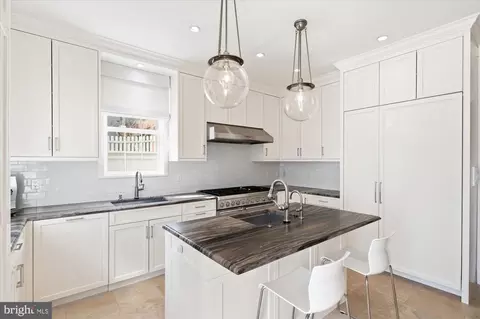 1615 35th St NW, Washington, DC 20007 photo 15