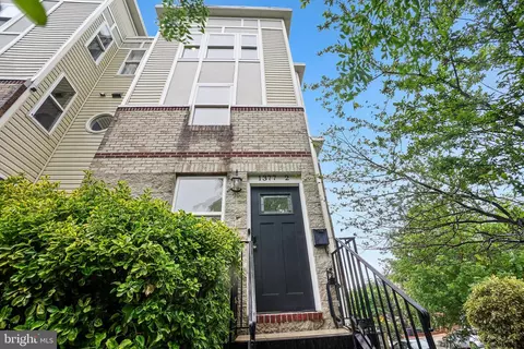 1377 K St SE #2, Washington, DC 20003
