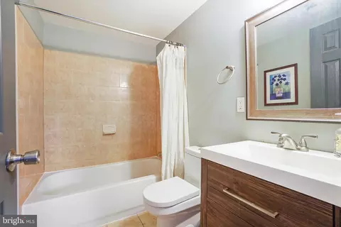 Bath - 1377 K St SE #2, Washington, DC 20003 photo 1 of 4