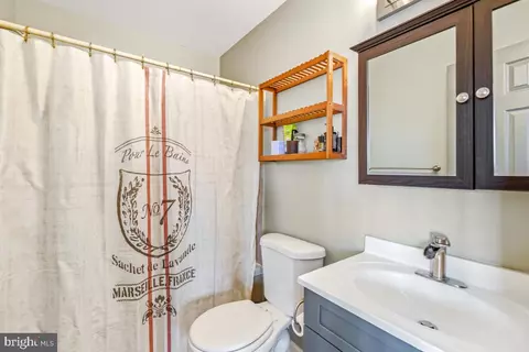 Bath - 1377 K St SE #2, Washington, DC 20003 photo 2 of 4