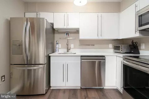 2111 Wisconsin Ave NW #512, Washington, DC 20007