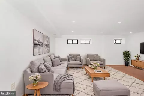 1321 NW Fairmont St NW #1, Washington, DC 20009
