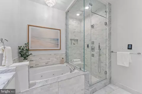 Bath - 1010 4th St SE, Washington, DC 20003 photo 4 of 8
