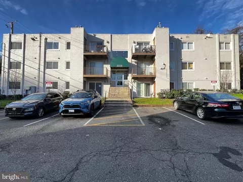 2215 Hunter Pl SE #101, Washington, DC 20020