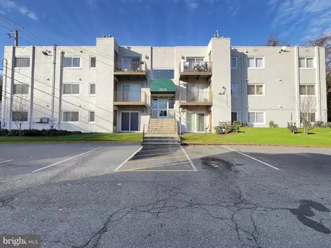 2215 Hunter Pl SE #101, Washington, DC 20020