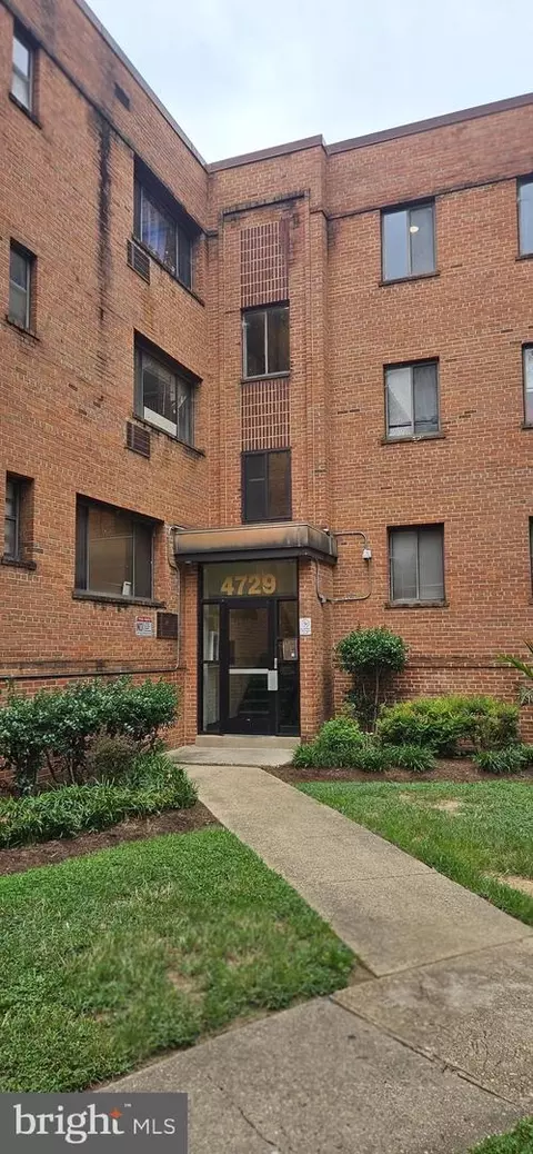 4729 1st St SW #101, Washington, DC 20032