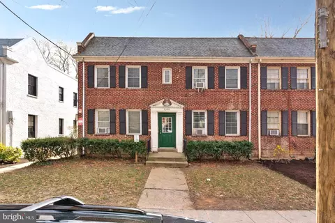Exterior - 4482 Macarthur Blvd NW, Washington, DC 20007 photo 1 of 2