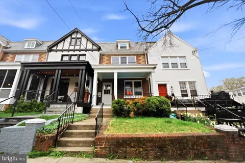 2413 39th St NW, Washington, DC 20007