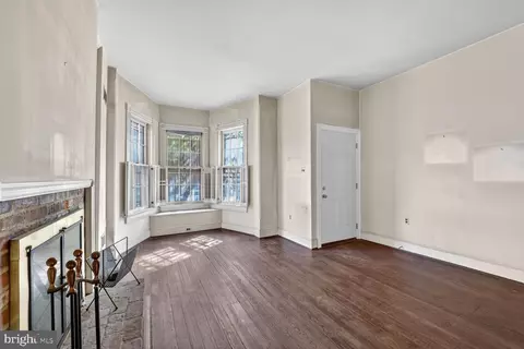 Living - 1002 Independence Ave SE, Washington, DC 20003 photo 2 of 4