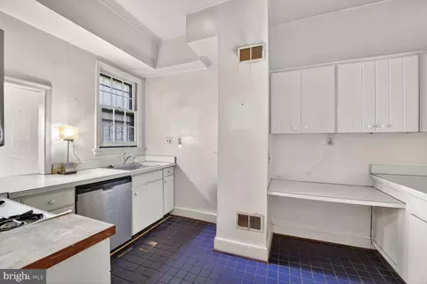 Kitchen - 1002 Independence Ave SE, Washington, DC 20003 photo 1 of 2