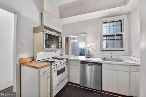 Kitchen - 1002 Independence Ave SE, Washington, DC 20003 photo 2 of 2