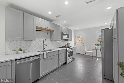 112 15th St SE, Washington, DC 20003 photo 6