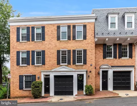 2535 Queen Annes Ln NW, Washington, DC 20037