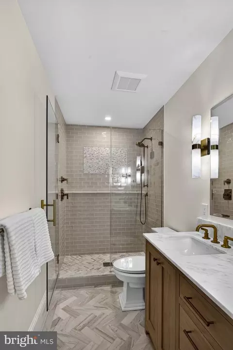 Bath - 647 E Street St NE, Washington, DC 20002 photo 2 of 6