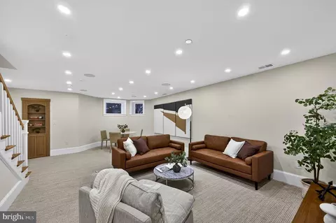 Living - 647 E Street St NE, Washington, DC 20002 photo 4 of 4
