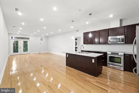 610 Newton Pl NW #4, Washington, DC 20010