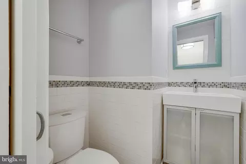 Bath - 1938 Biltmore St NW #D, Washington, DC 20009 photo 6 of 6