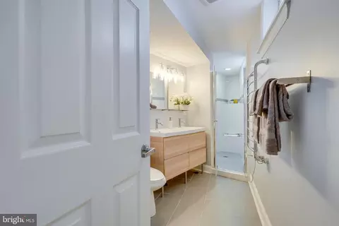 Bath - 1938 Biltmore St NW #D, Washington, DC 20009 photo 3 of 6