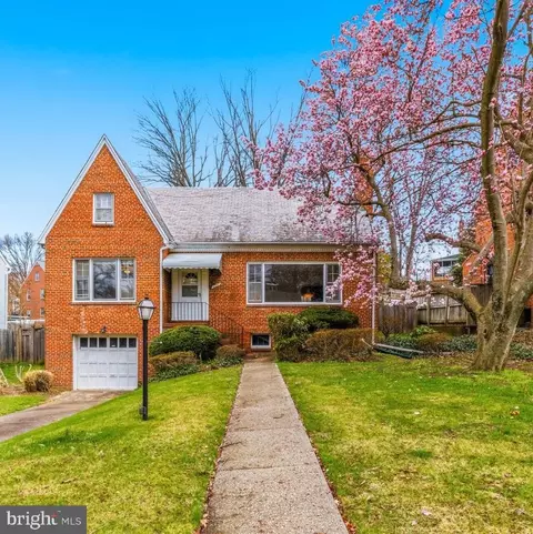 1327 Leegate Rd NW, Washington, DC 20012