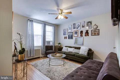 Living - 928 19th St NE, Washington, DC 20002 photo 1 of 2