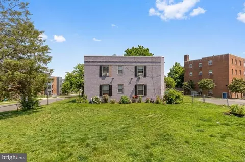 Exterior - 928 19th St NE, Washington, DC 20002 photo 2 of 3