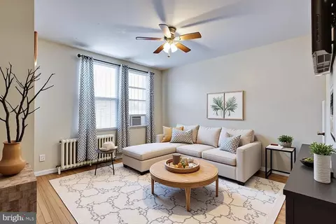 Living - 928 19th St NE, Washington, DC 20002 photo 2 of 2